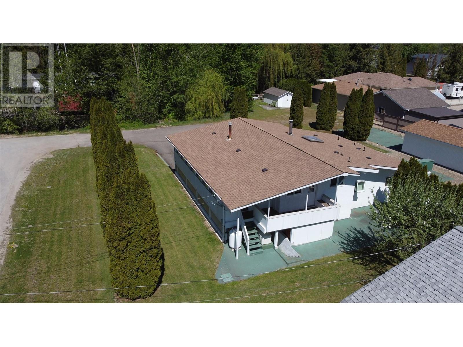  441 Oak Avenue, Sicamous