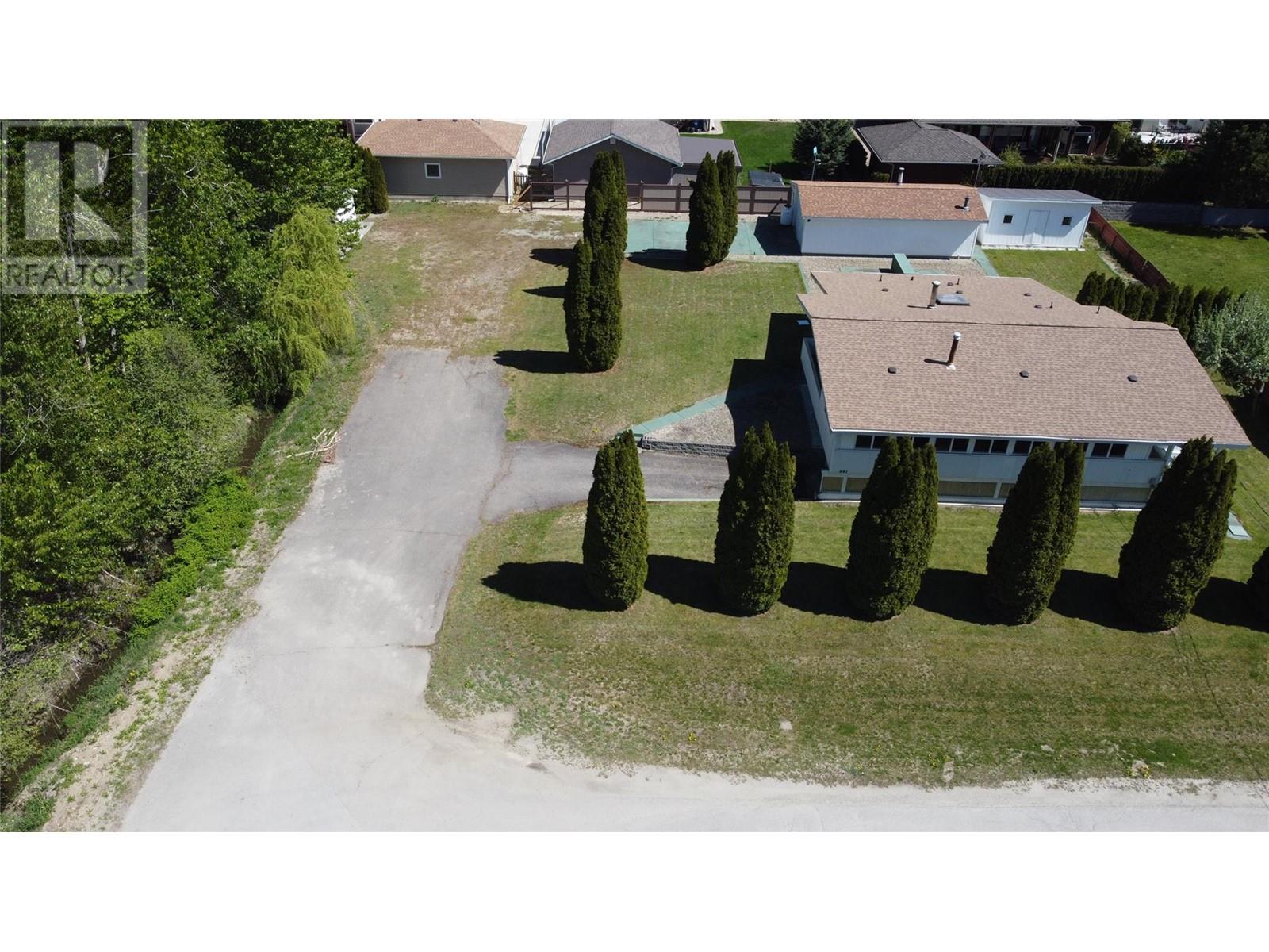  441 Oak Avenue, Sicamous