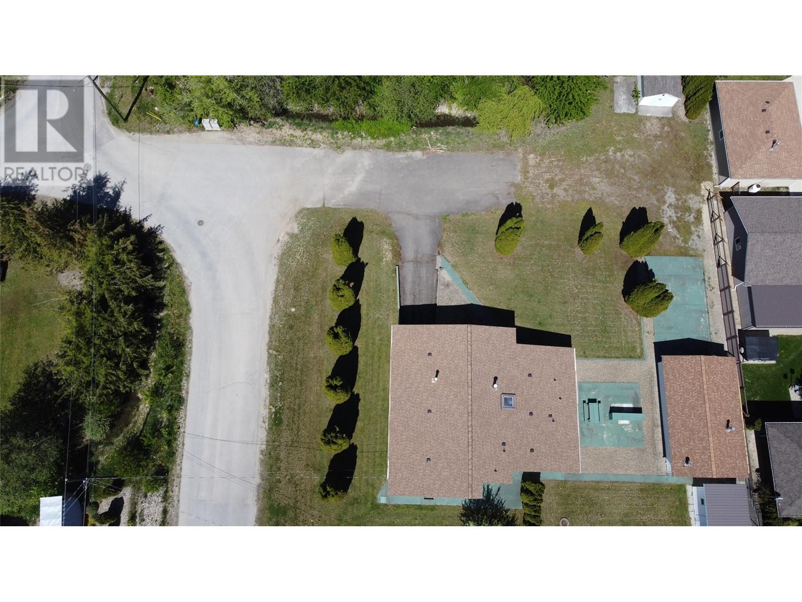  441 Oak Avenue, Sicamous