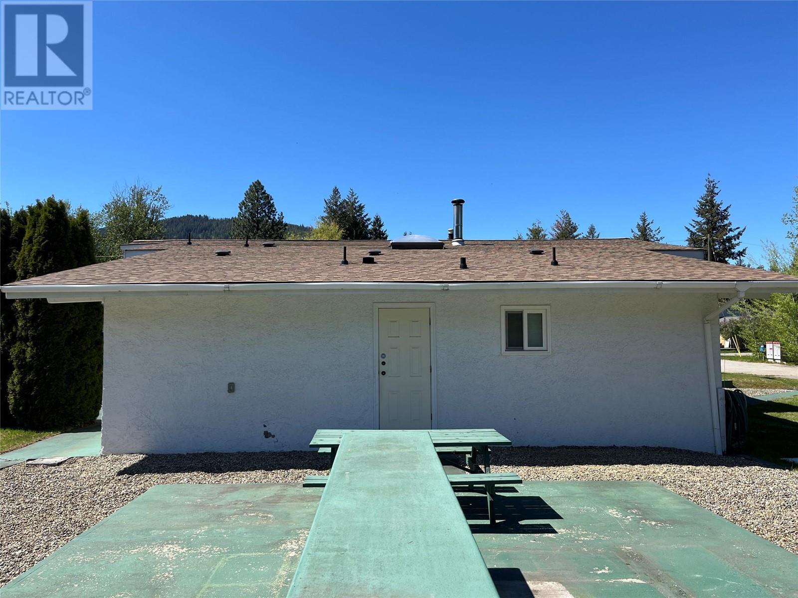  441 Oak Avenue, Sicamous