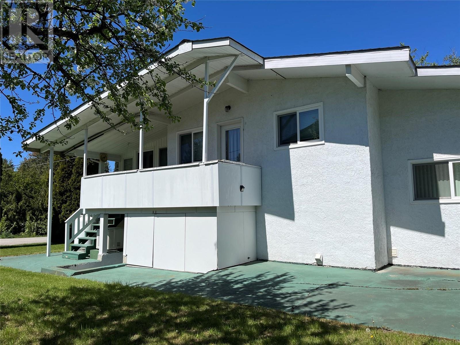  441 Oak Avenue, Sicamous