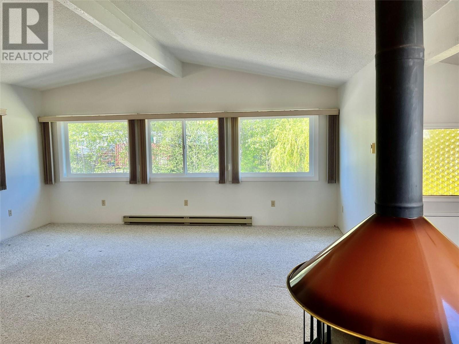  441 Oak Avenue, Sicamous