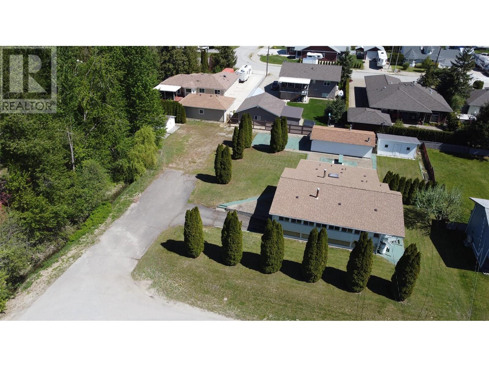  441 Oak Avenue, Sicamous