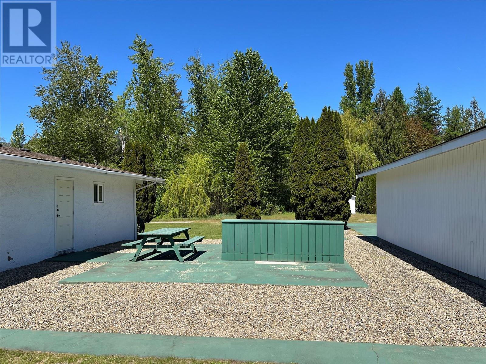  441 Oak Avenue, Sicamous