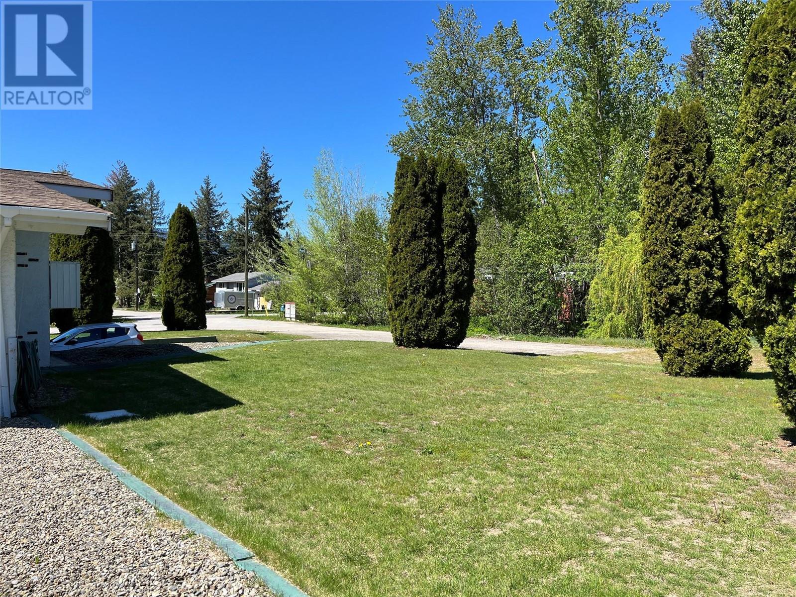  441 Oak Avenue, Sicamous