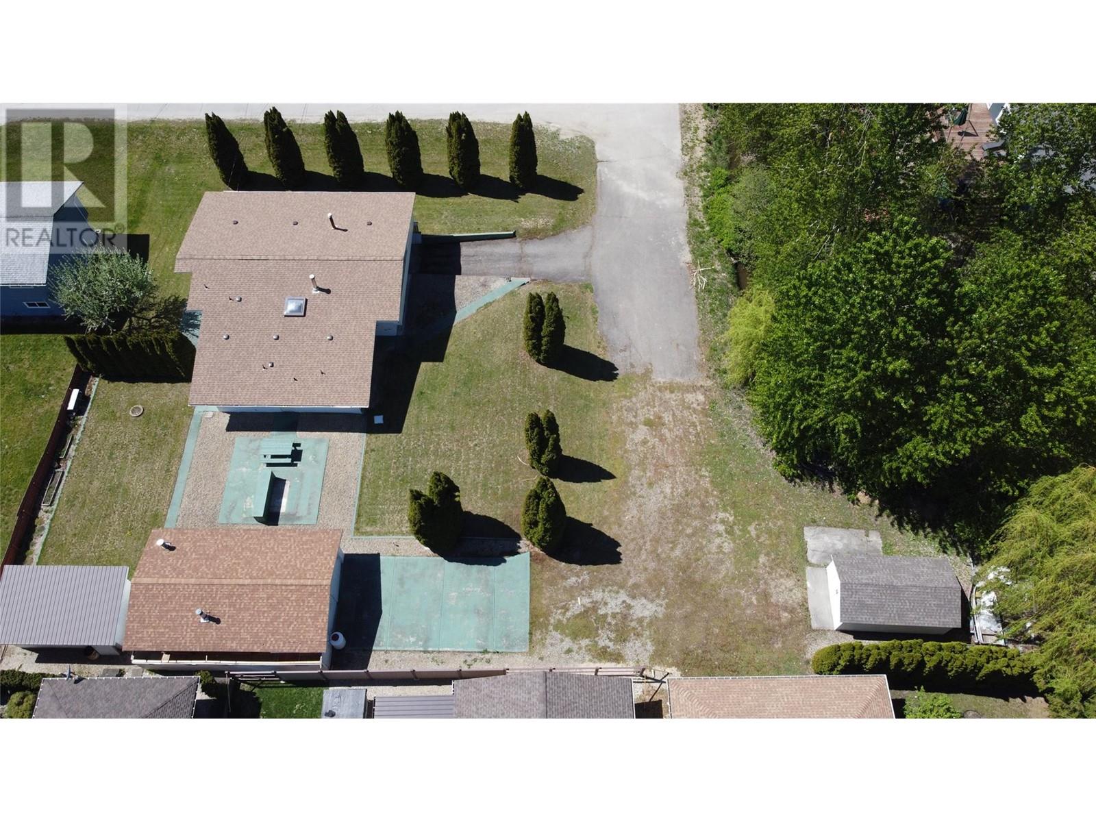  441 Oak Avenue, Sicamous