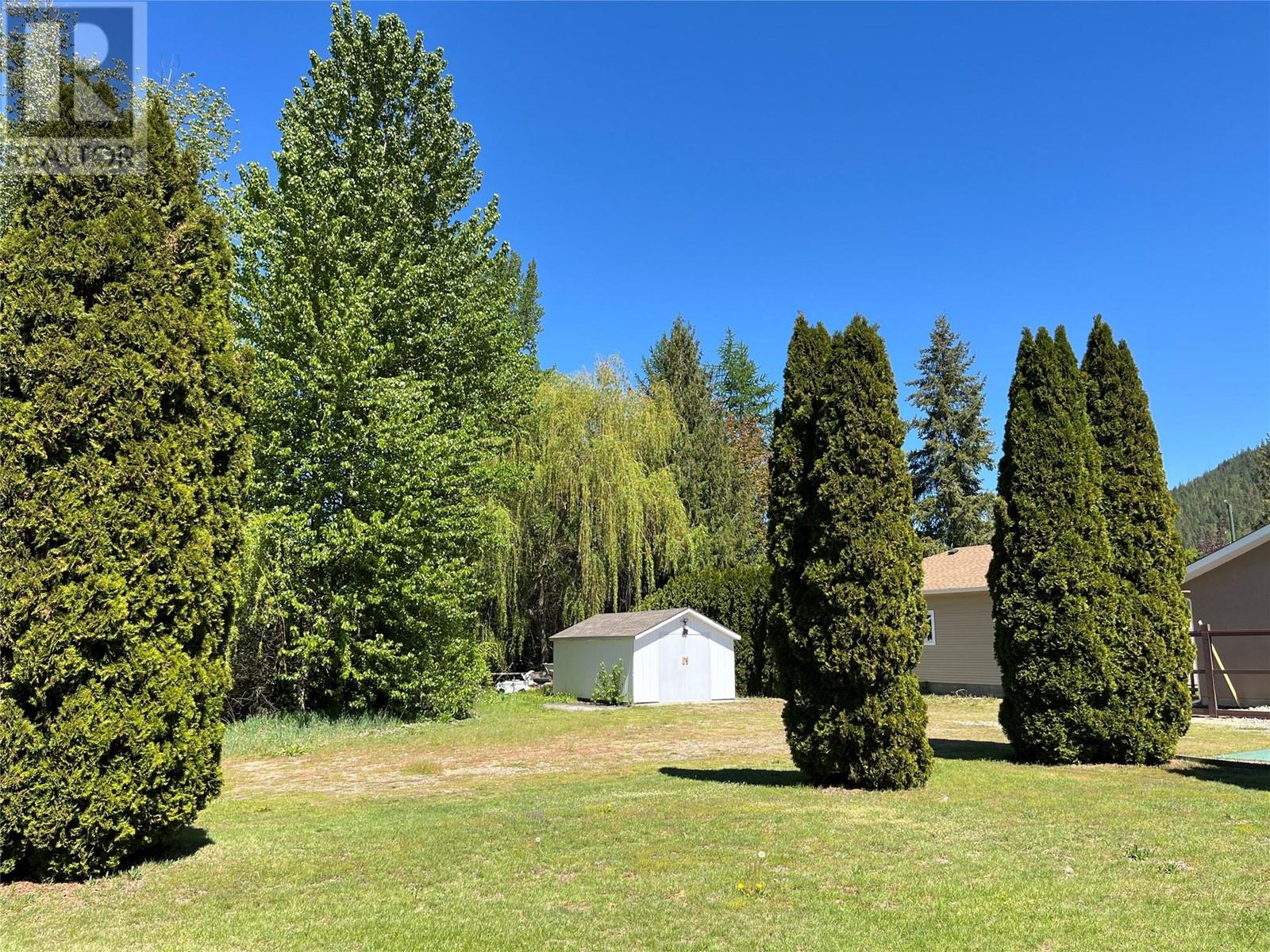  441 Oak Avenue, Sicamous
