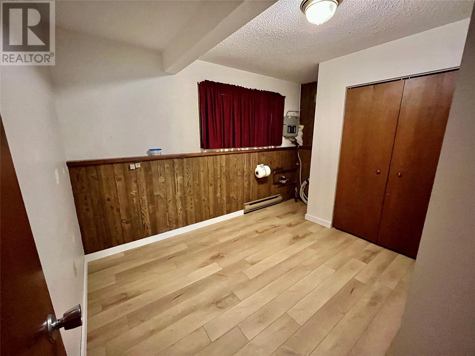  441 Oak Avenue, Sicamous