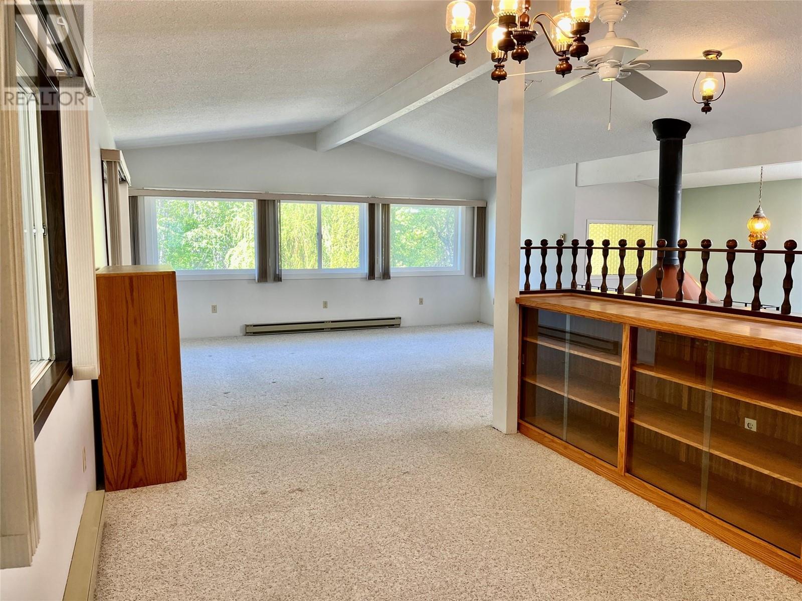  441 Oak Avenue, Sicamous