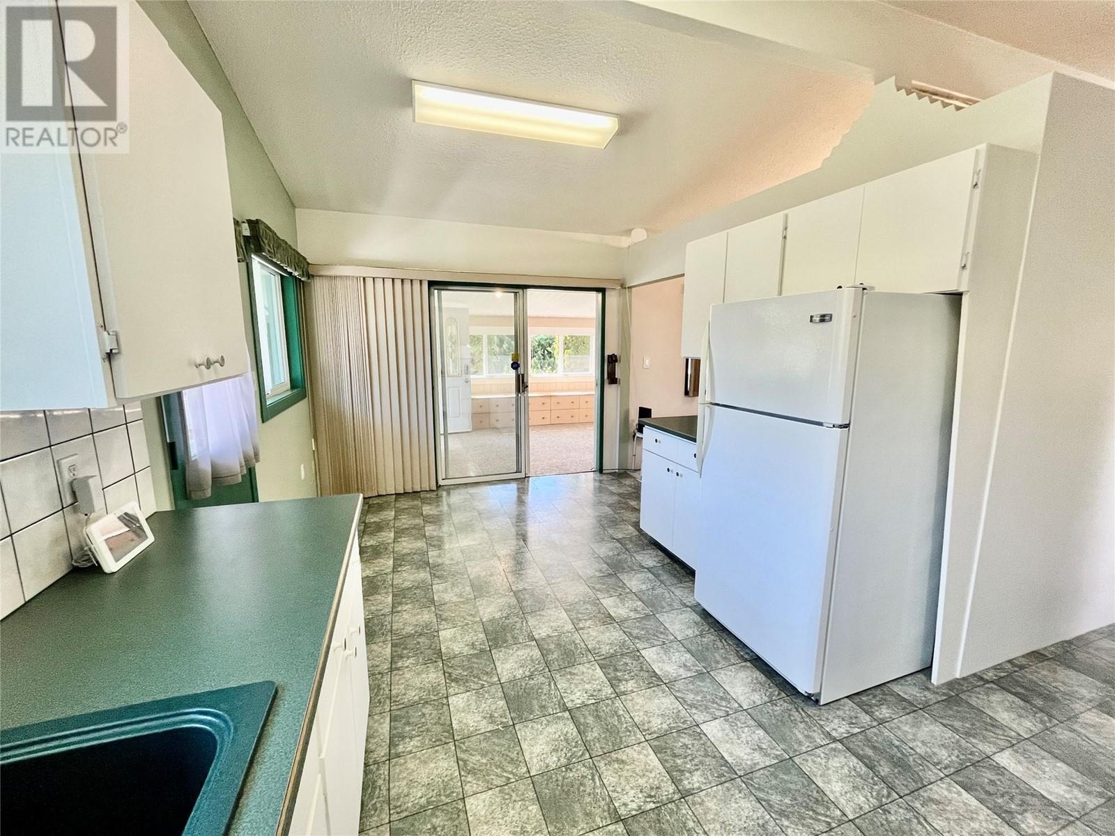  441 Oak Avenue, Sicamous