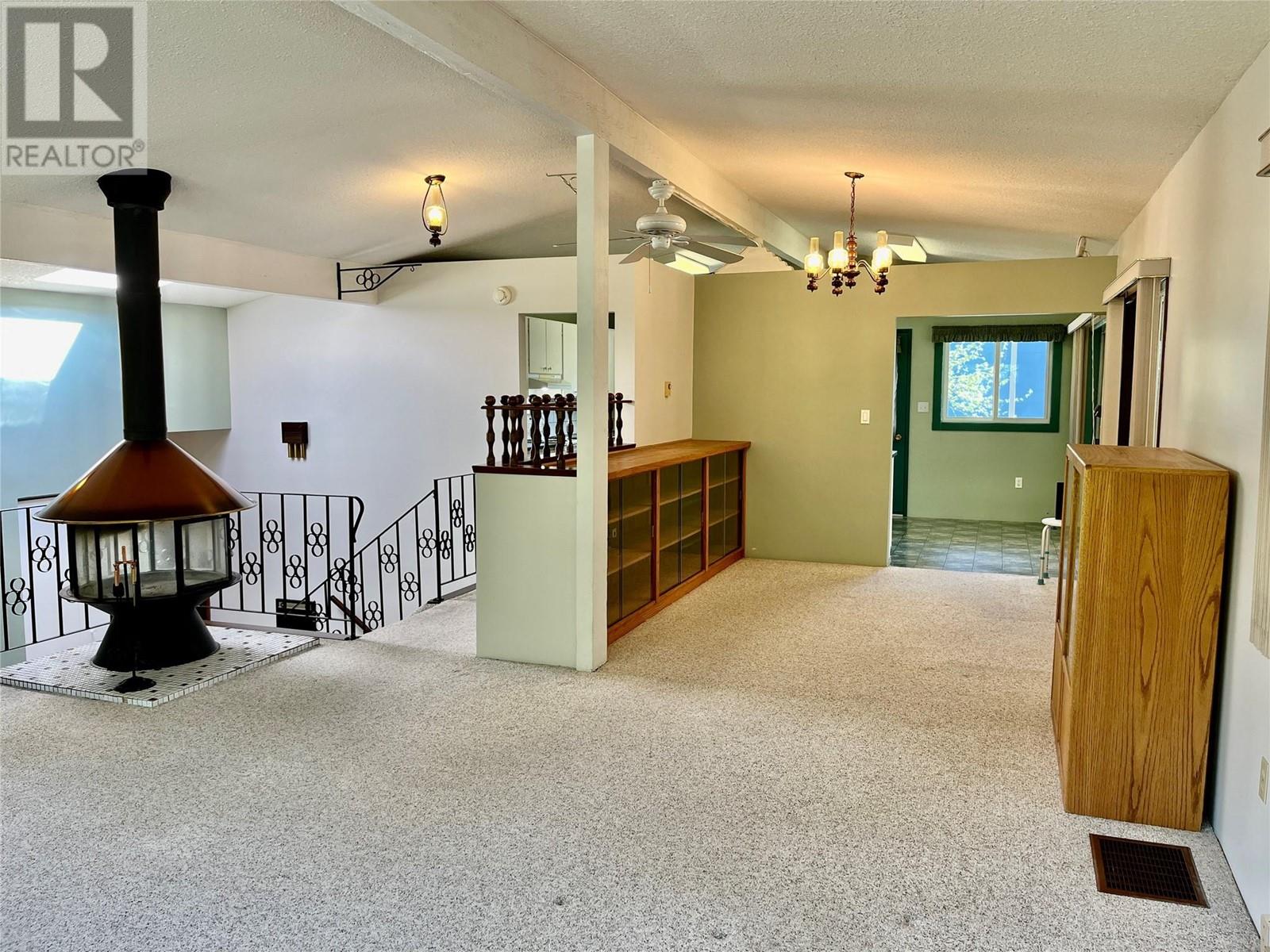  441 Oak Avenue, Sicamous