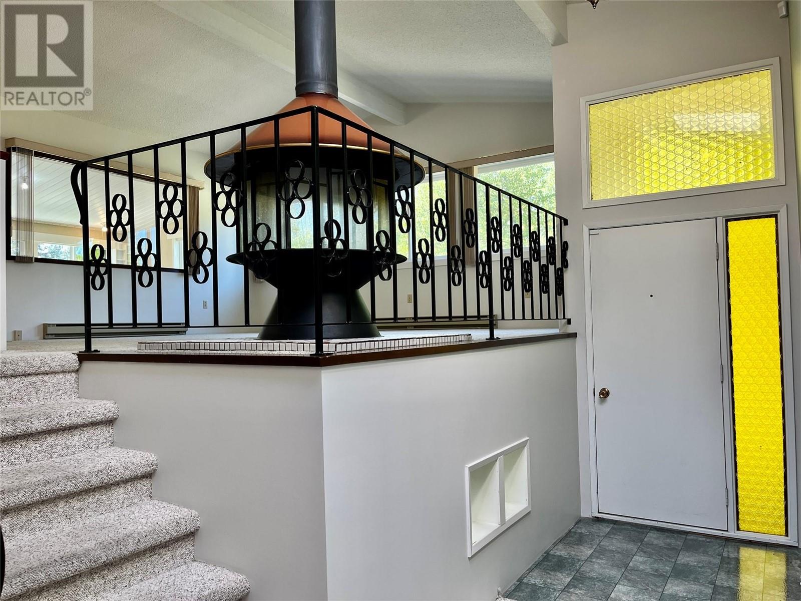  441 Oak Avenue, Sicamous