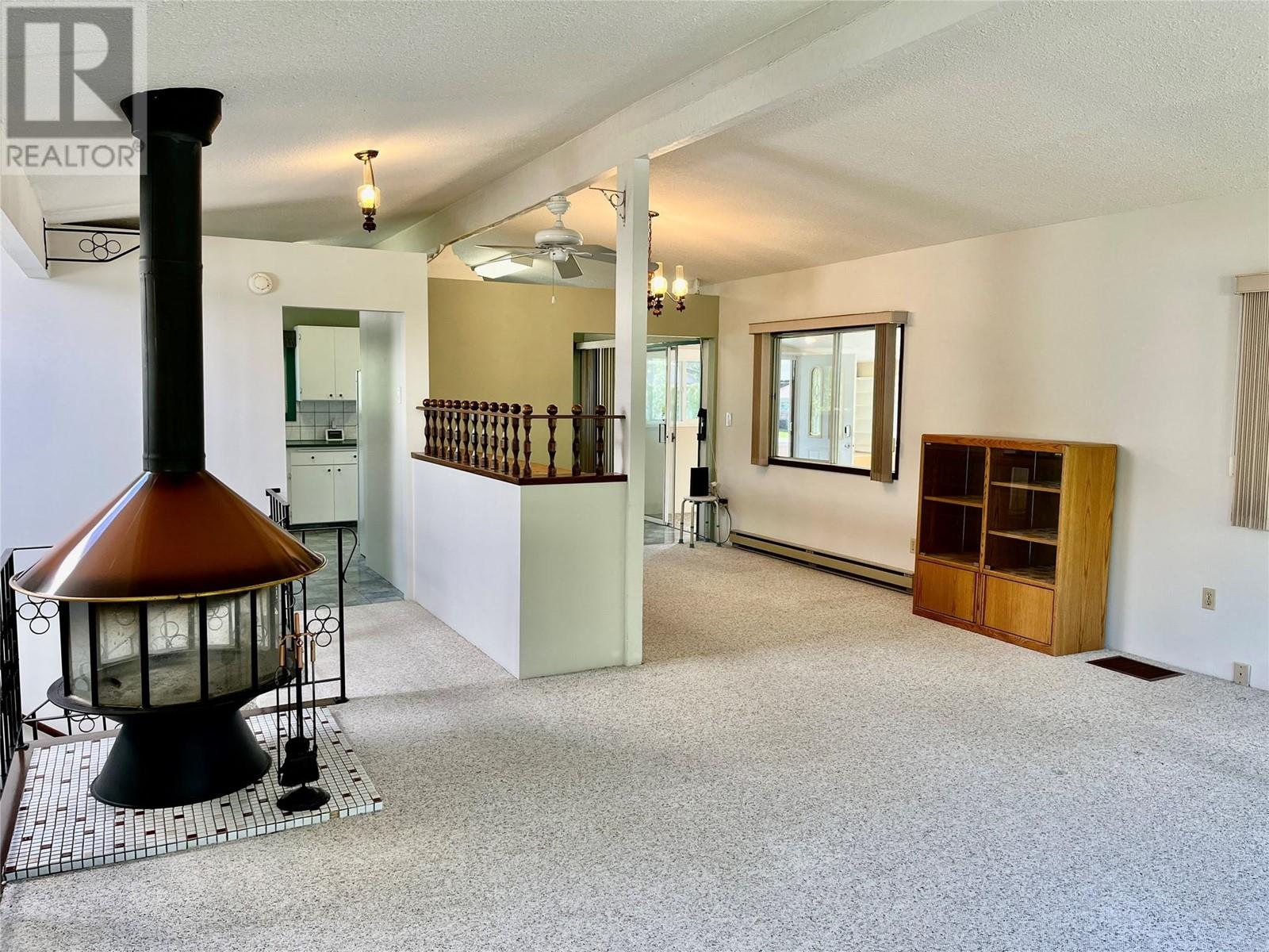  441 Oak Avenue, Sicamous