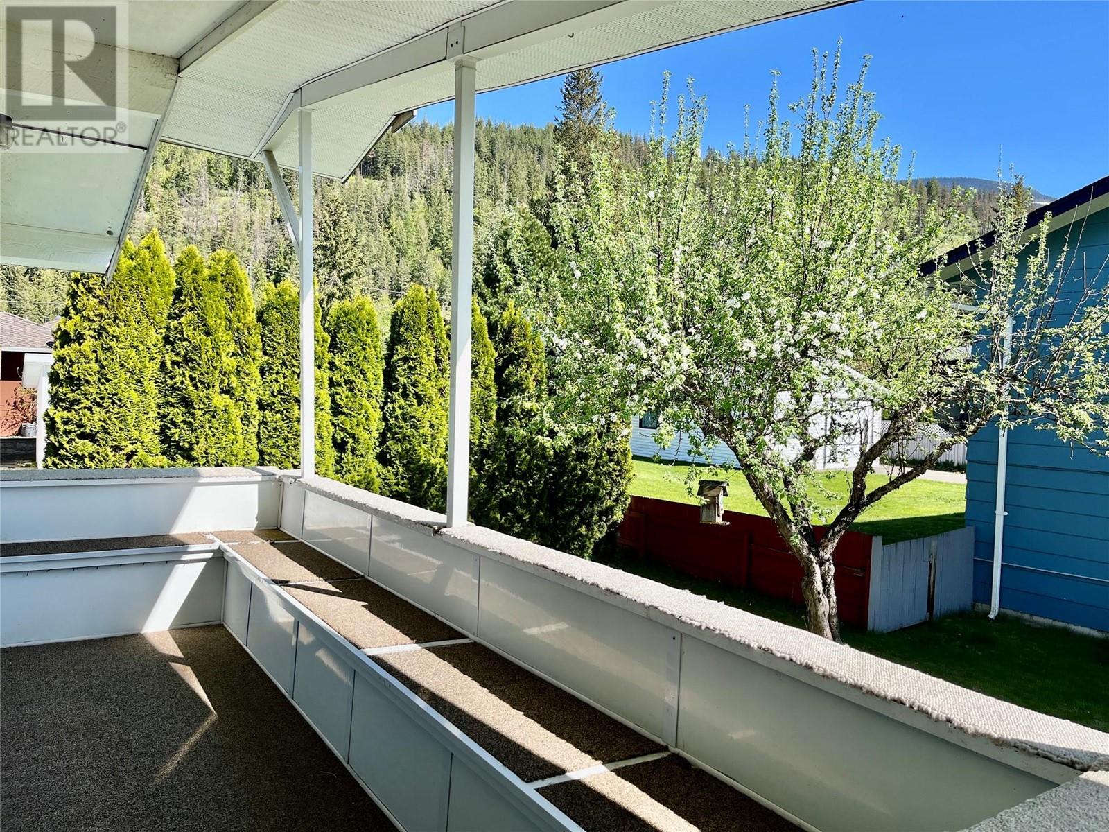  441 Oak Avenue, Sicamous