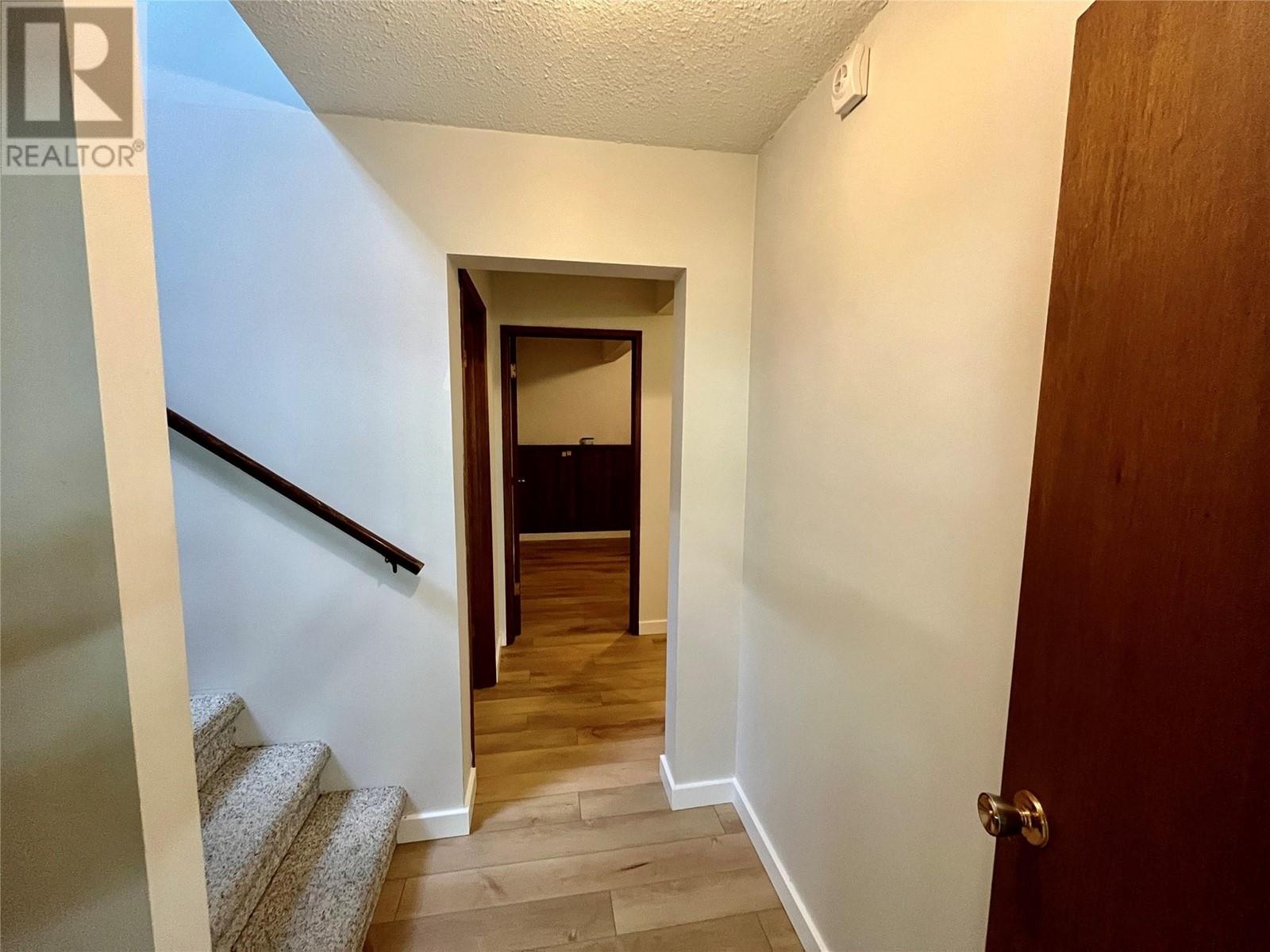  441 Oak Avenue, Sicamous