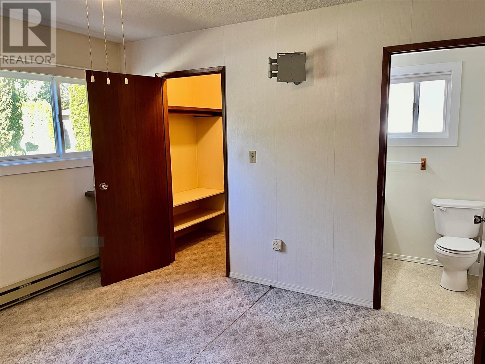  441 Oak Avenue, Sicamous