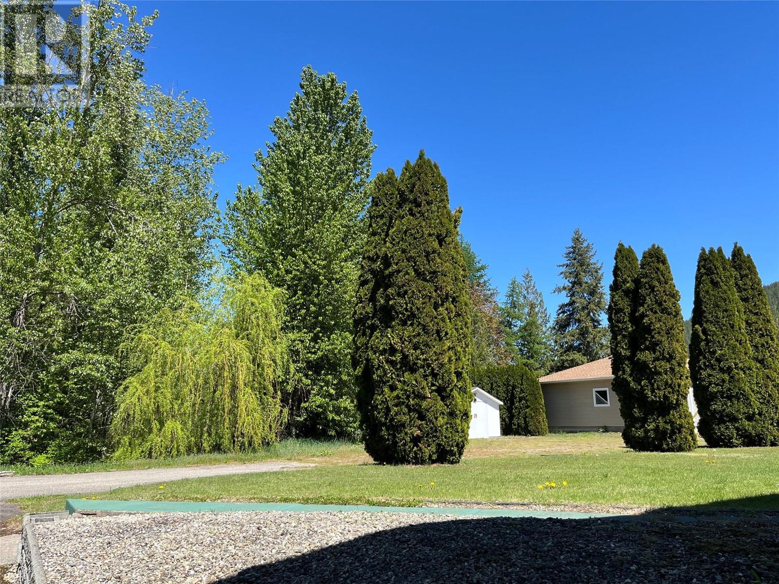 441 Oak Avenue, Sicamous