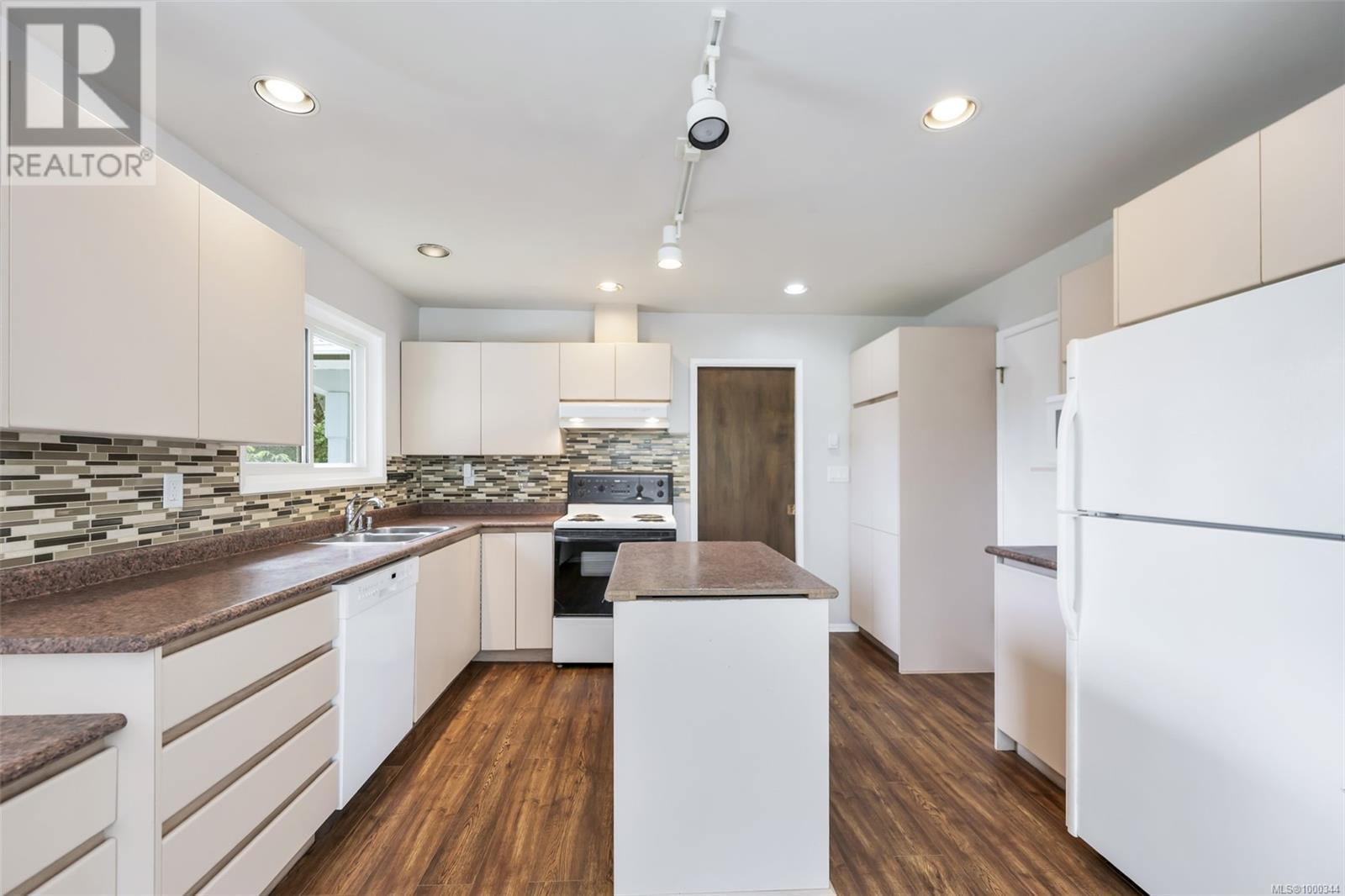  1616 Sarita Place, Saanich