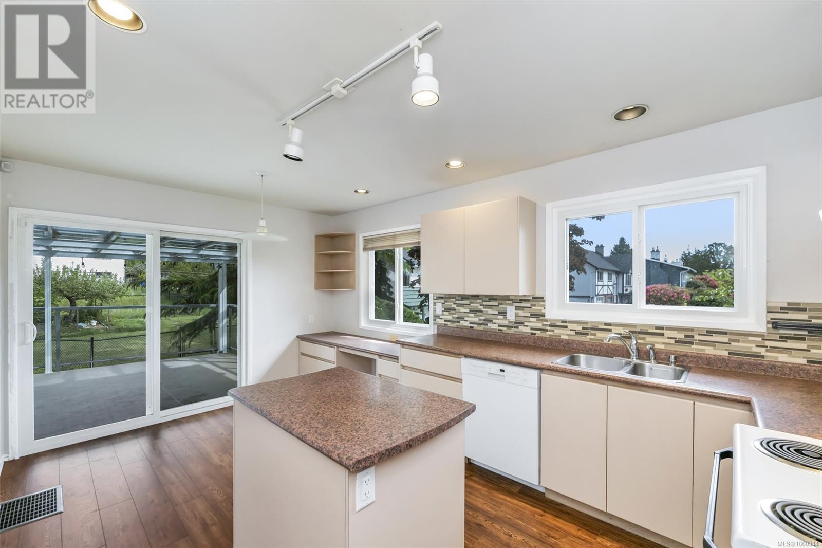  1616 Sarita Place, Saanich