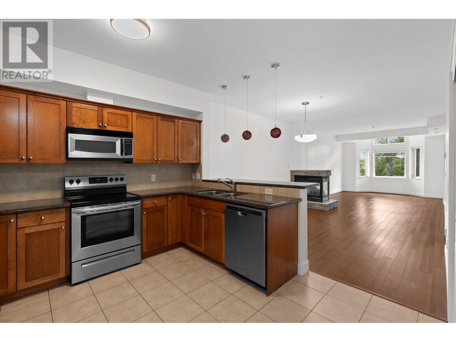 227 3996 Beach Avenue, Peachland