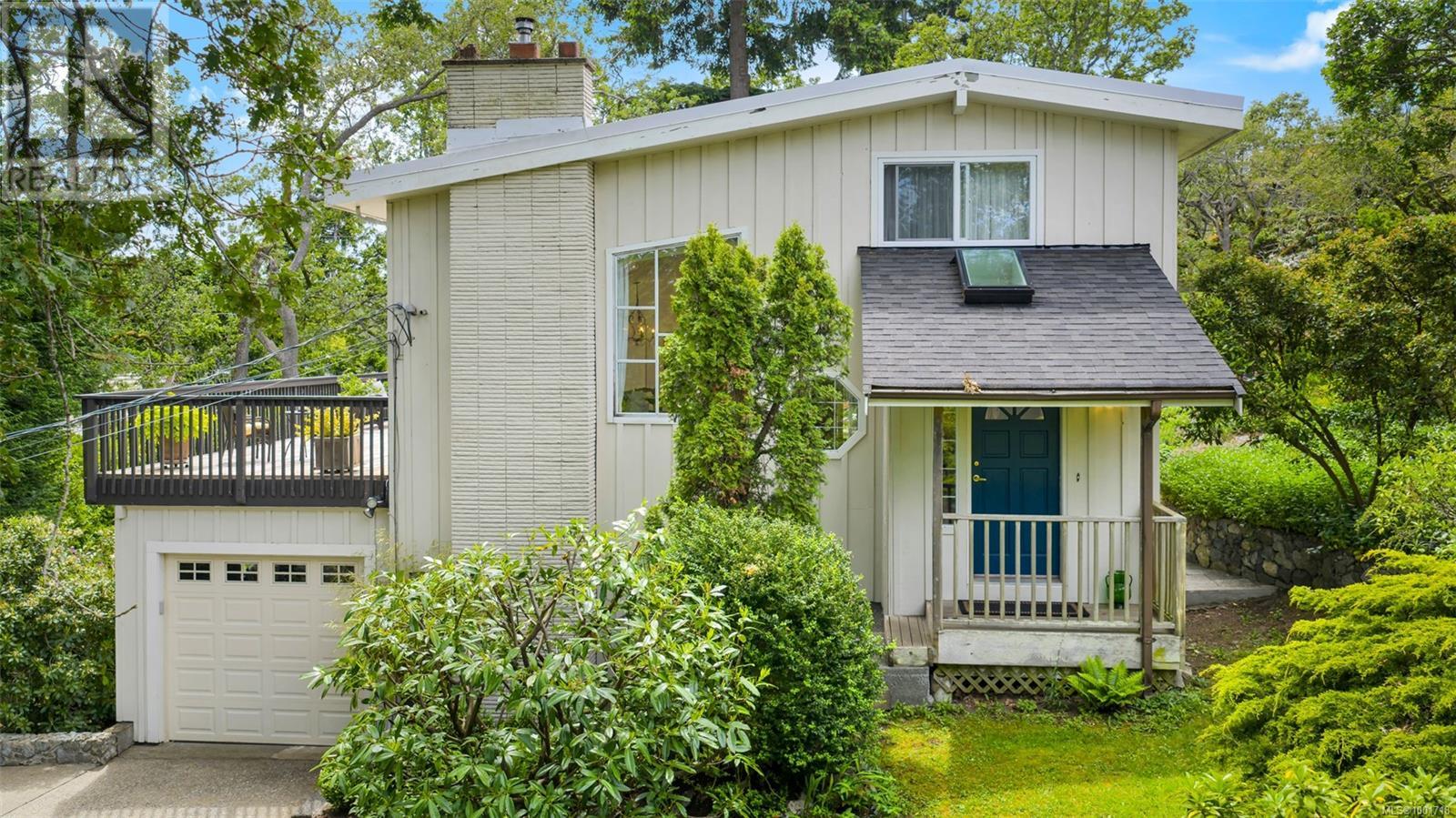 Photo 13 of 3512 Plymouth Rd, Oak Bay BC