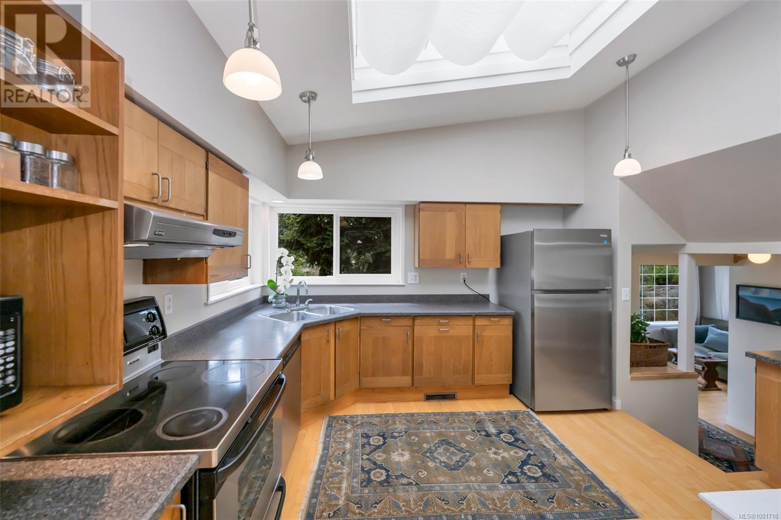 Photo 57 of 3512 Plymouth Rd, Oak Bay BC