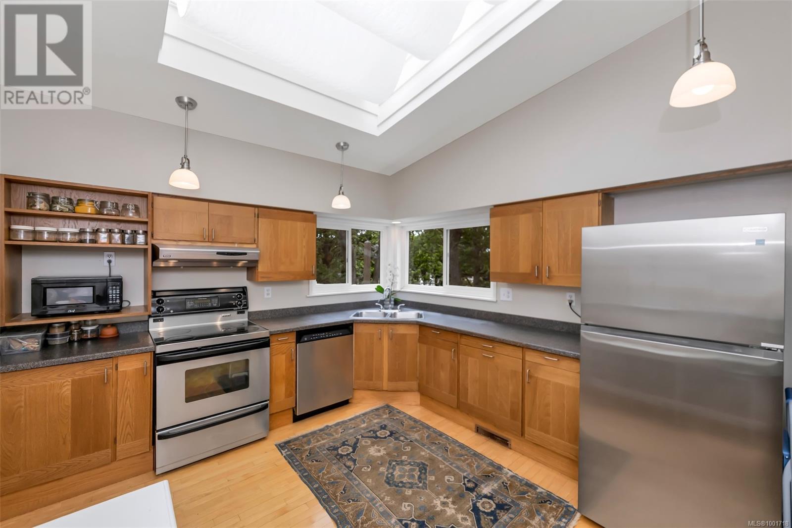 Photo 20 of 3512 Plymouth Rd, Oak Bay BC