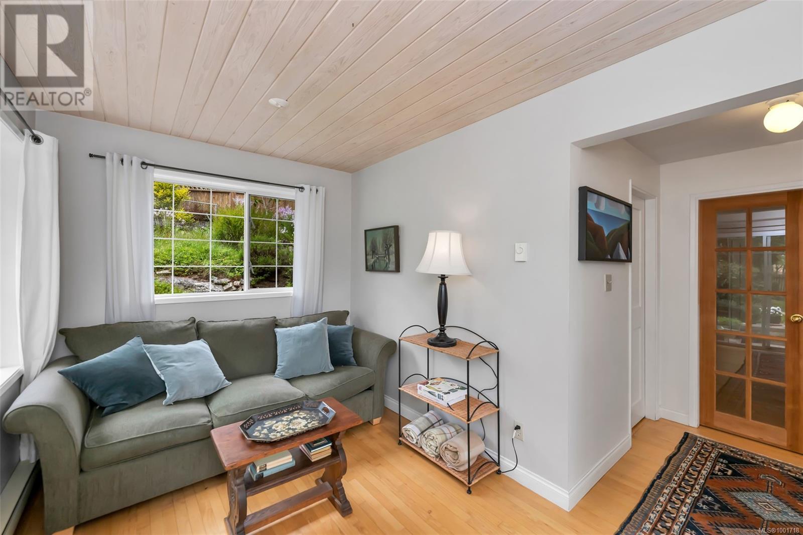Photo 14 of 3512 Plymouth Rd, Oak Bay BC