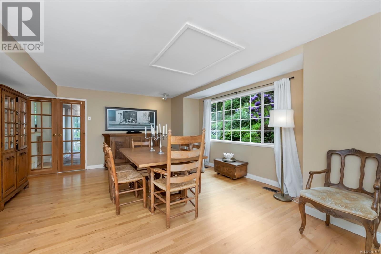 Photo 10 of 3512 Plymouth Rd, Oak Bay BC
