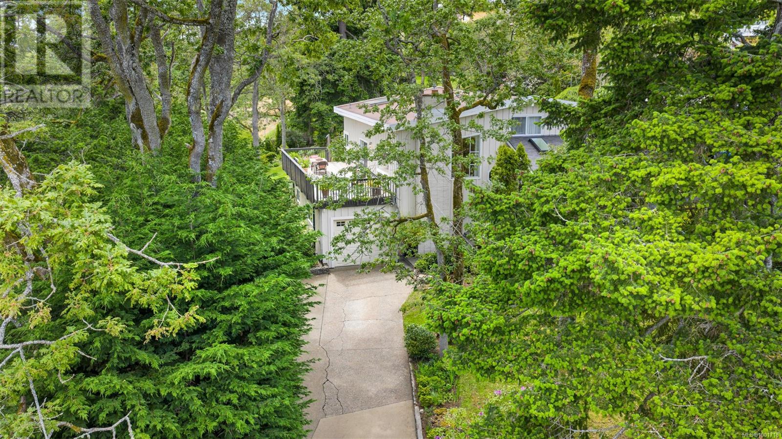 Photo 17 of 3512 Plymouth Rd, Oak Bay BC