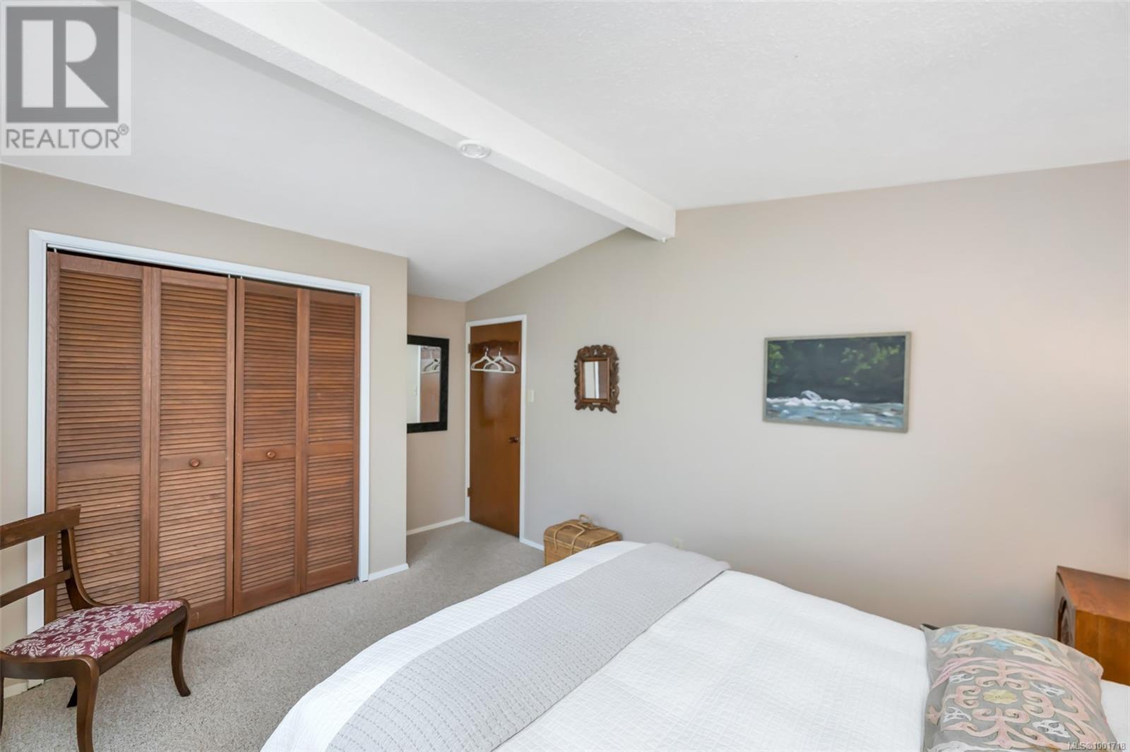 Photo 9 of 3512 Plymouth Rd, Oak Bay BC