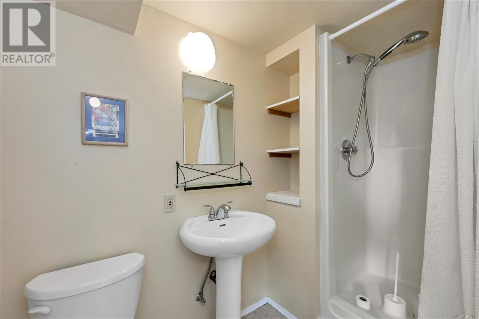 Photo 6 of 3512 Plymouth Rd, Oak Bay BC