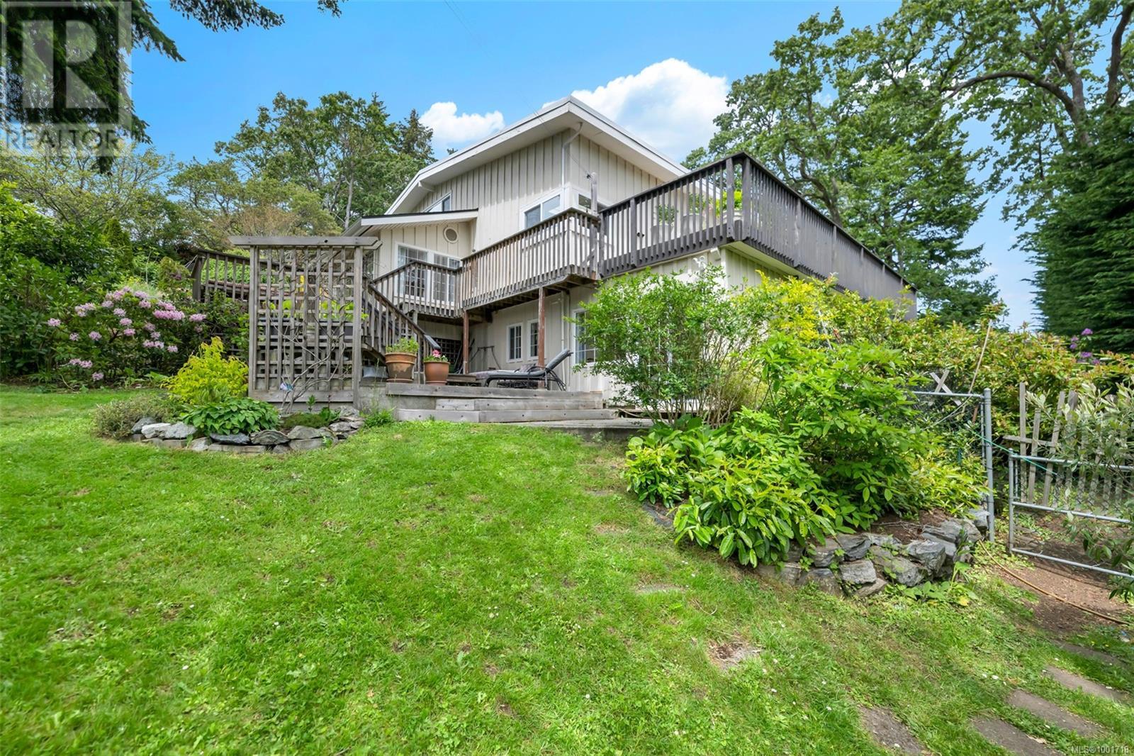 Photo 21 of 3512 Plymouth Rd, Oak Bay BC