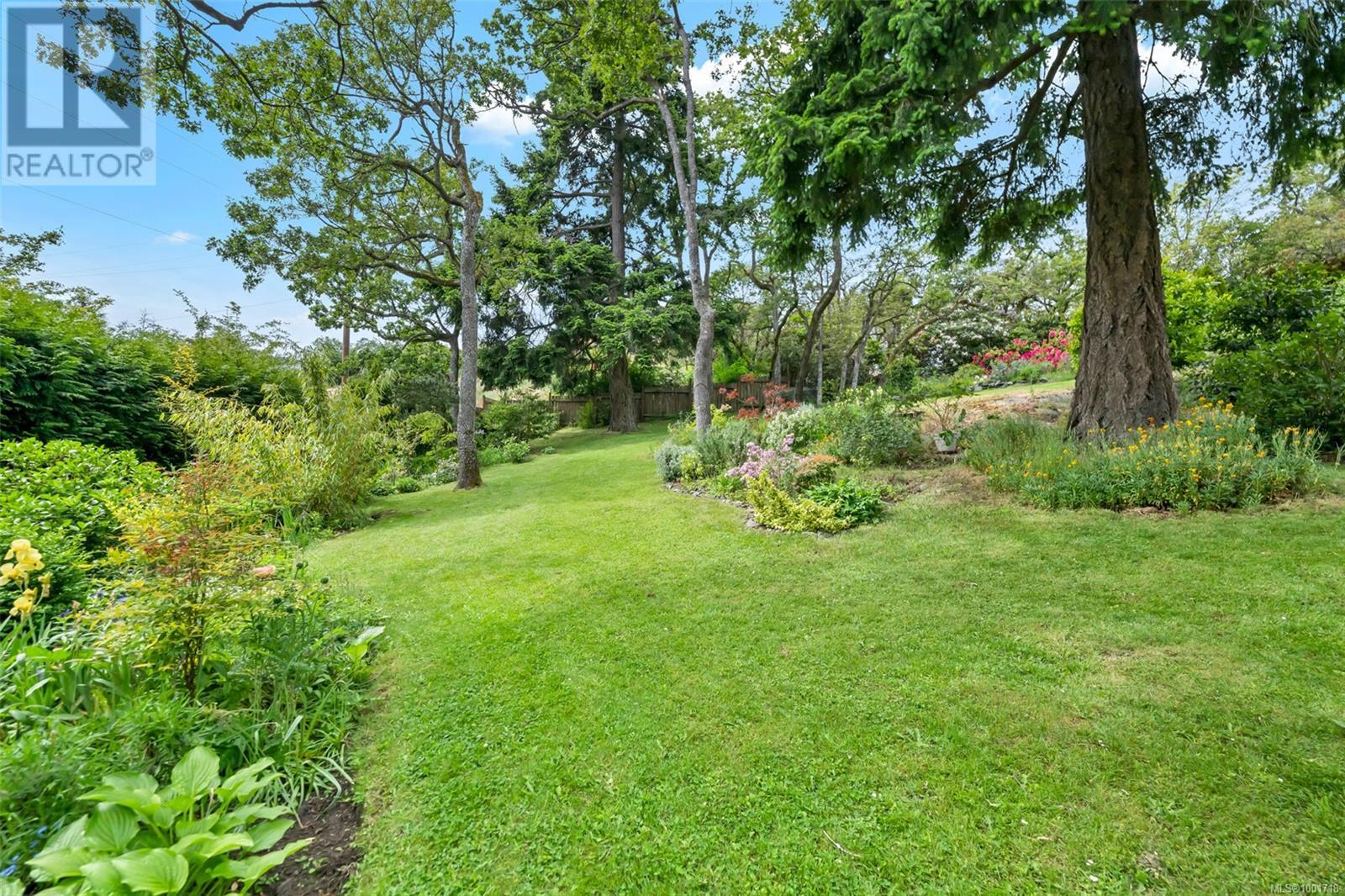 Photo 32 of 3512 Plymouth Rd, Oak Bay BC