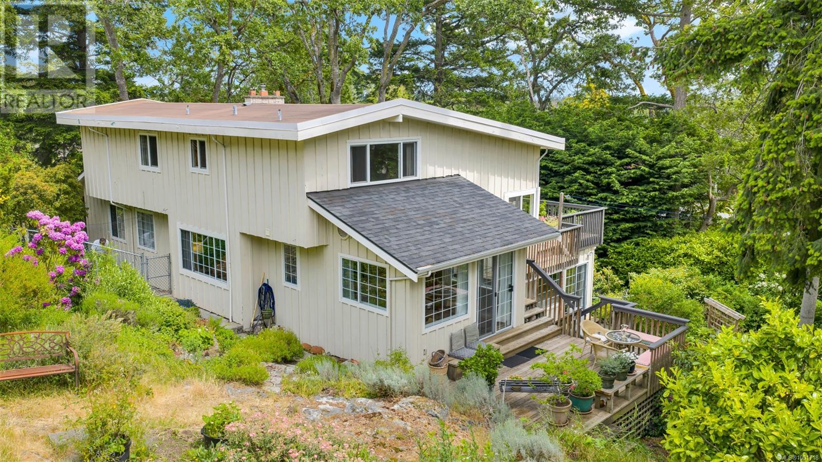 Photo 40 of 3512 Plymouth Rd, Oak Bay BC