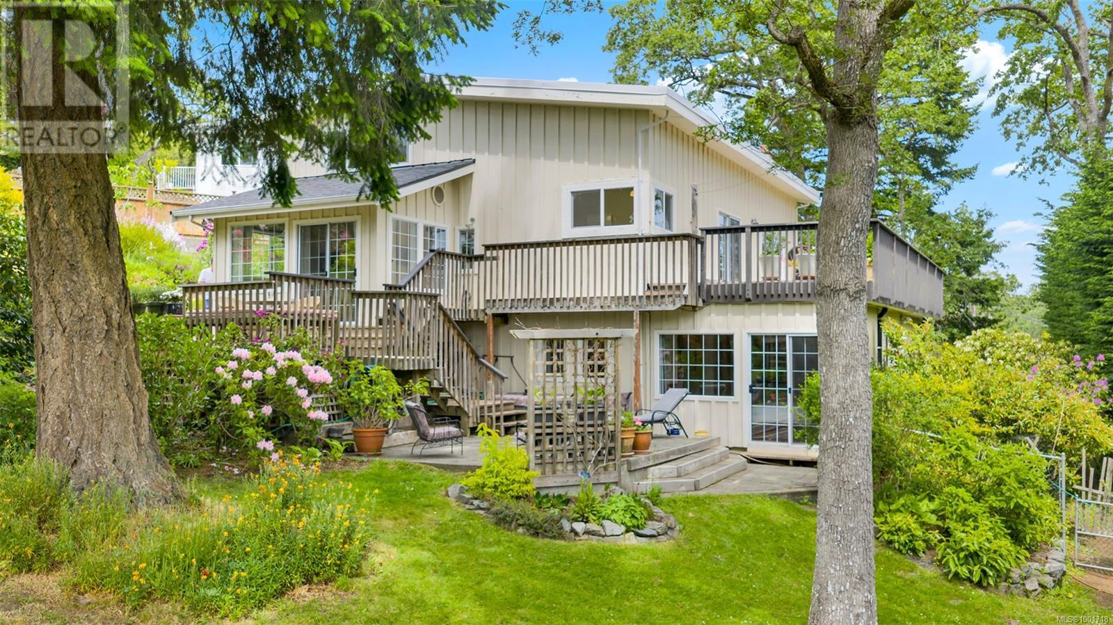 Photo 15 of 3512 Plymouth Rd, Oak Bay BC
