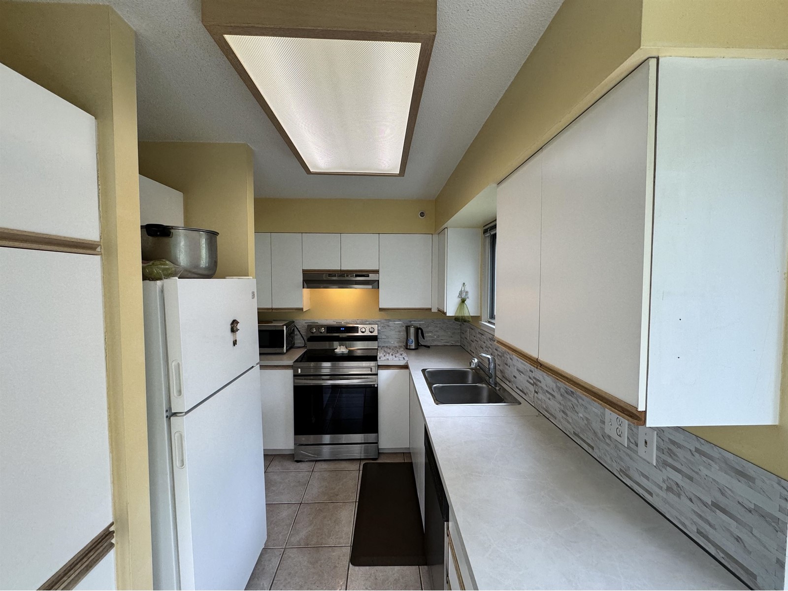 Photo 26 of 404 9830 Whalley Boulevard, Surrey BC