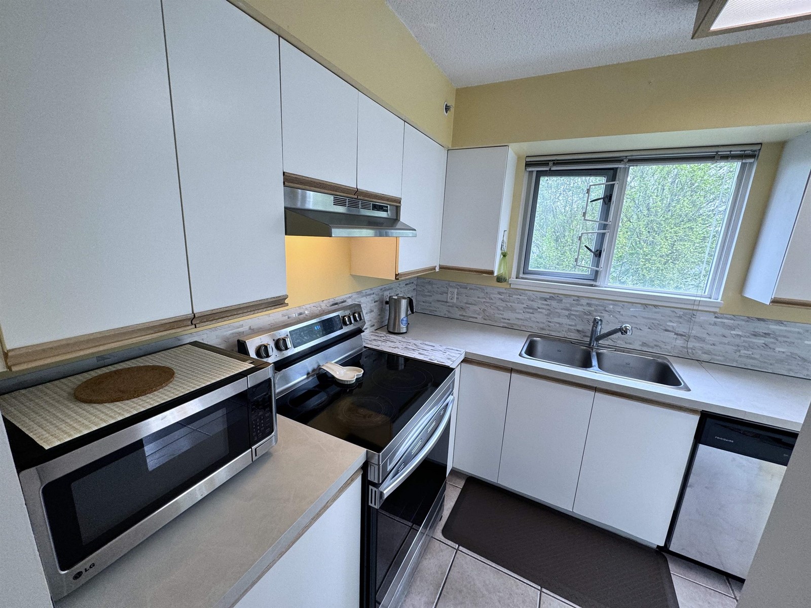Photo 23 of 404 9830 Whalley Boulevard, Surrey BC