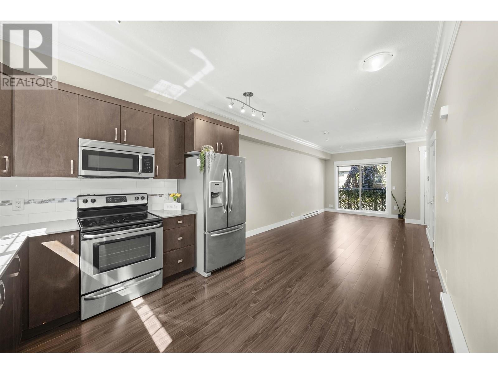 Photo 9 of 4 838 Royal Avenue, New Westminster BC