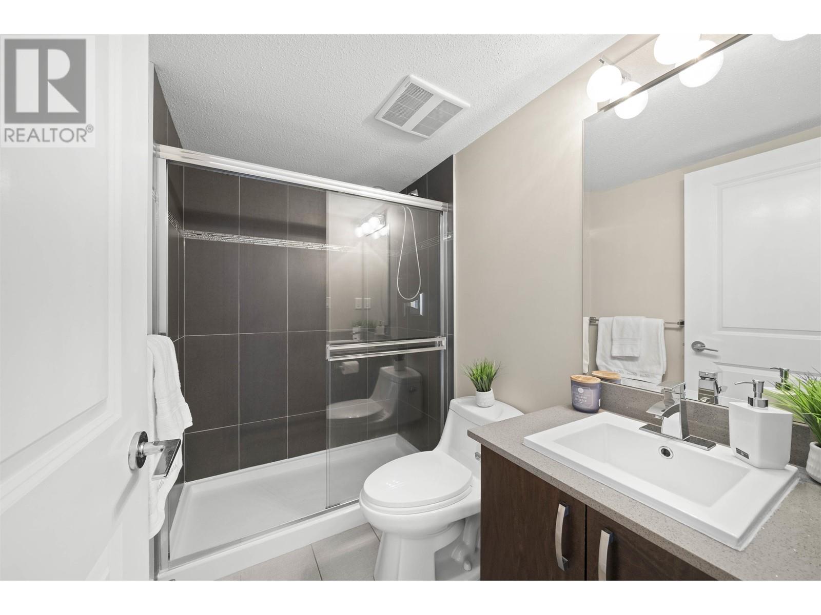 Photo 27 of 4 838 Royal Avenue, New Westminster BC