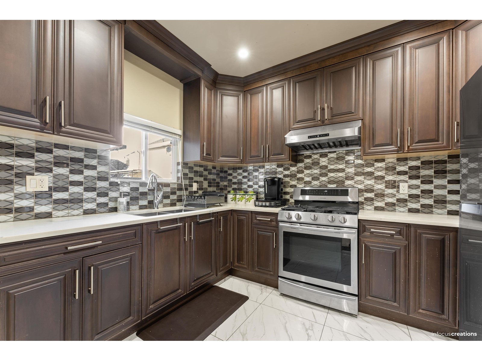 Photo 18 of 12567 66 Ave Avenue, Surrey BC