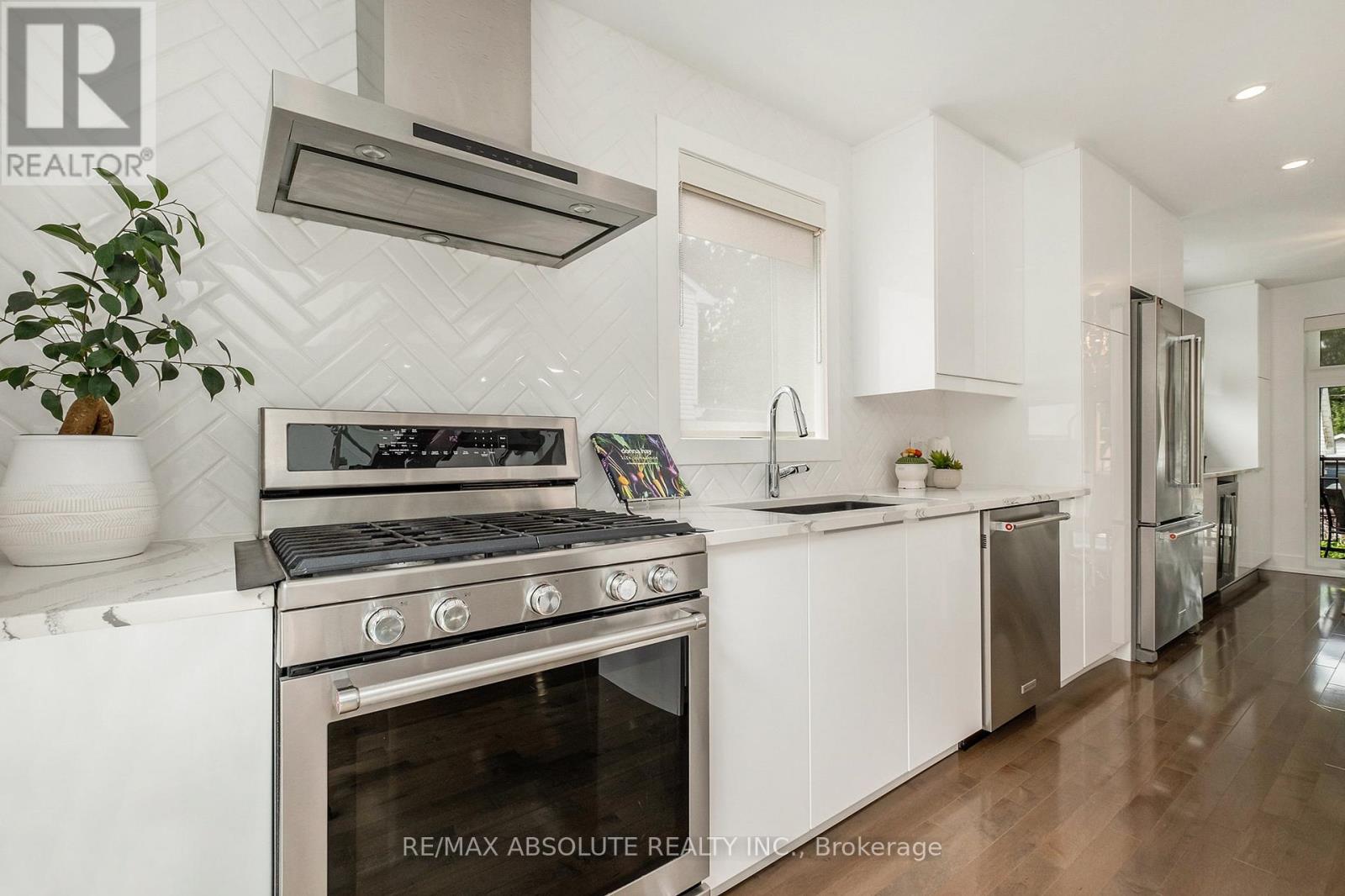 Photo 7 of 160 Begonia Avenue, Ottawa ON