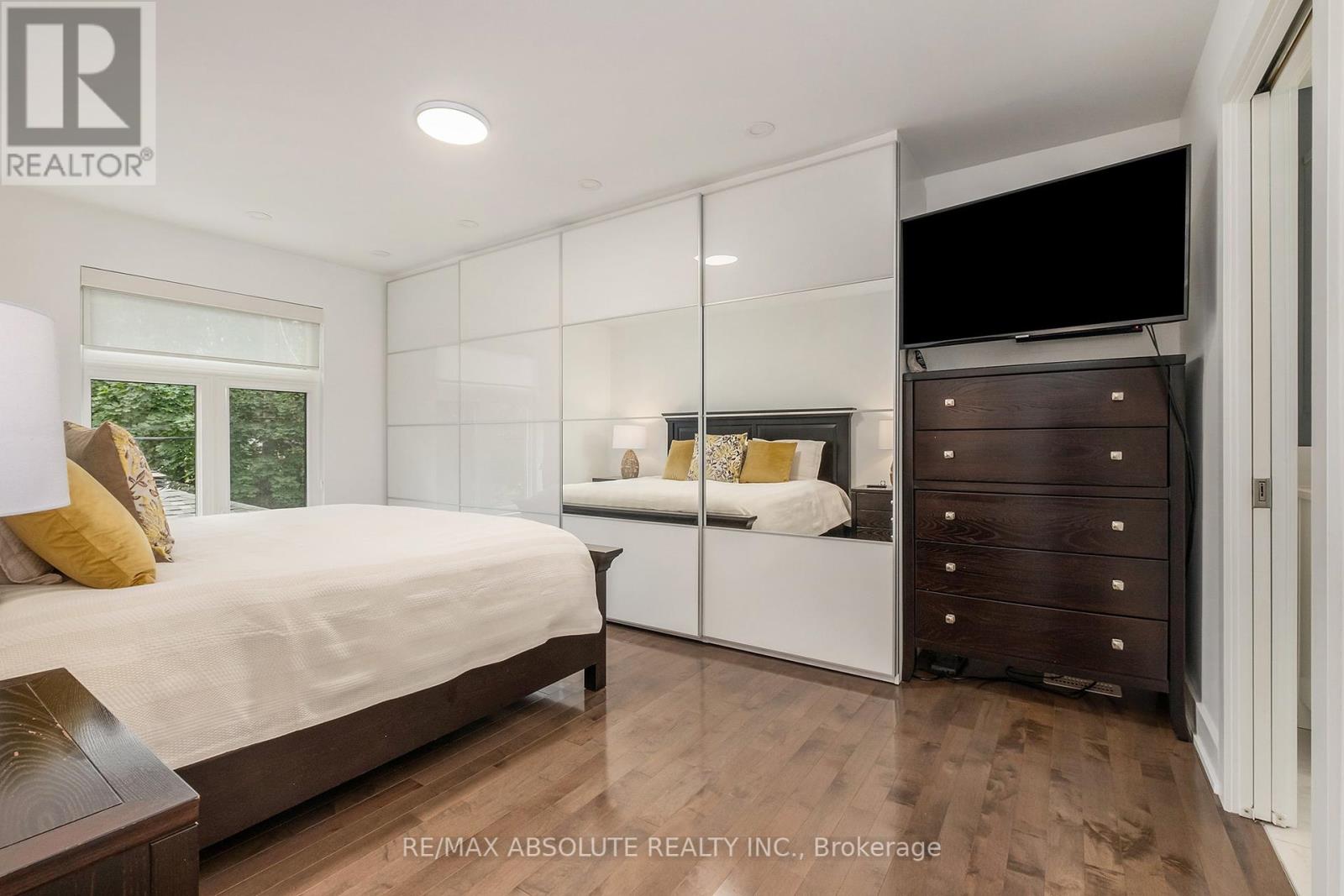 Photo 10 of 160 Begonia Avenue, Ottawa ON