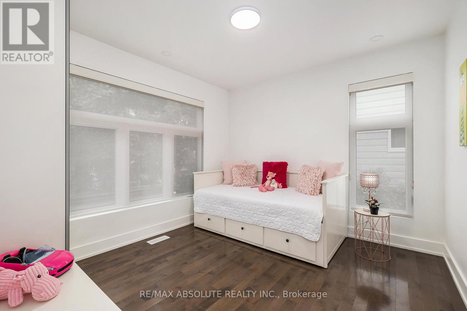 Photo 11 of 160 Begonia Avenue, Ottawa ON