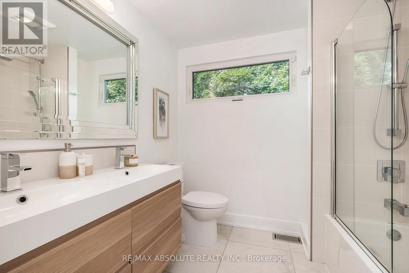 Photo 23 of 160 Begonia Avenue, Ottawa ON
