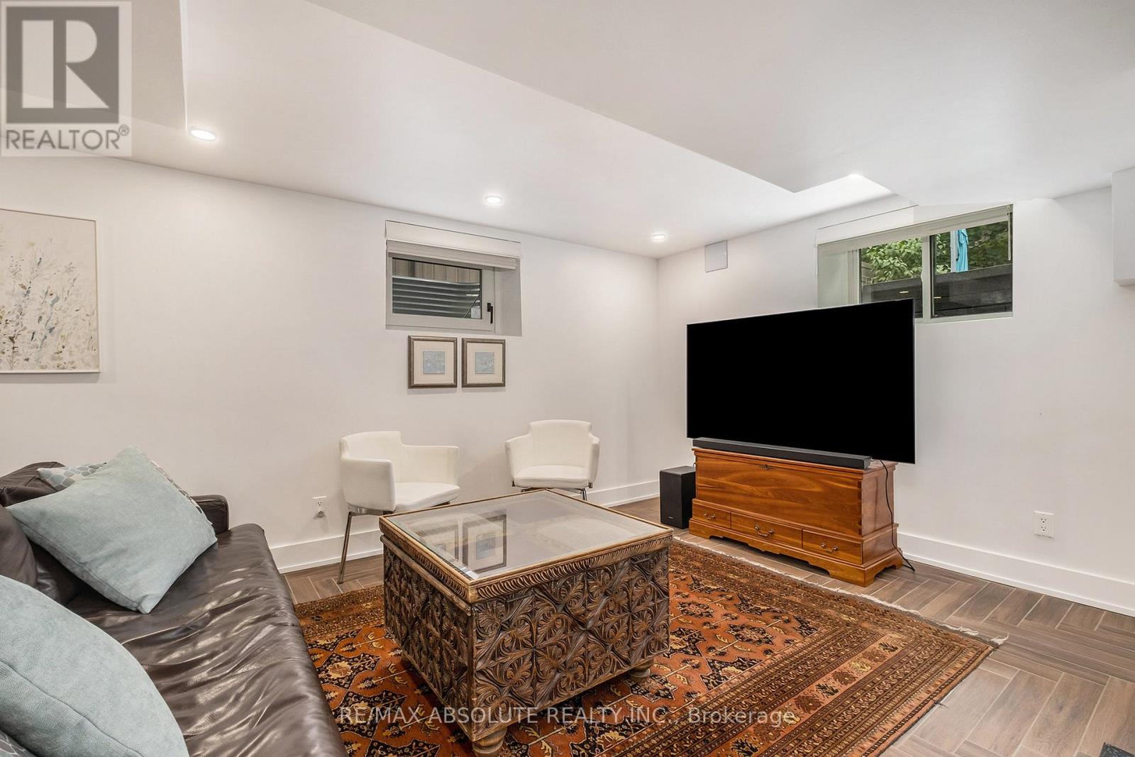 Photo 14 of 160 Begonia Avenue, Ottawa ON