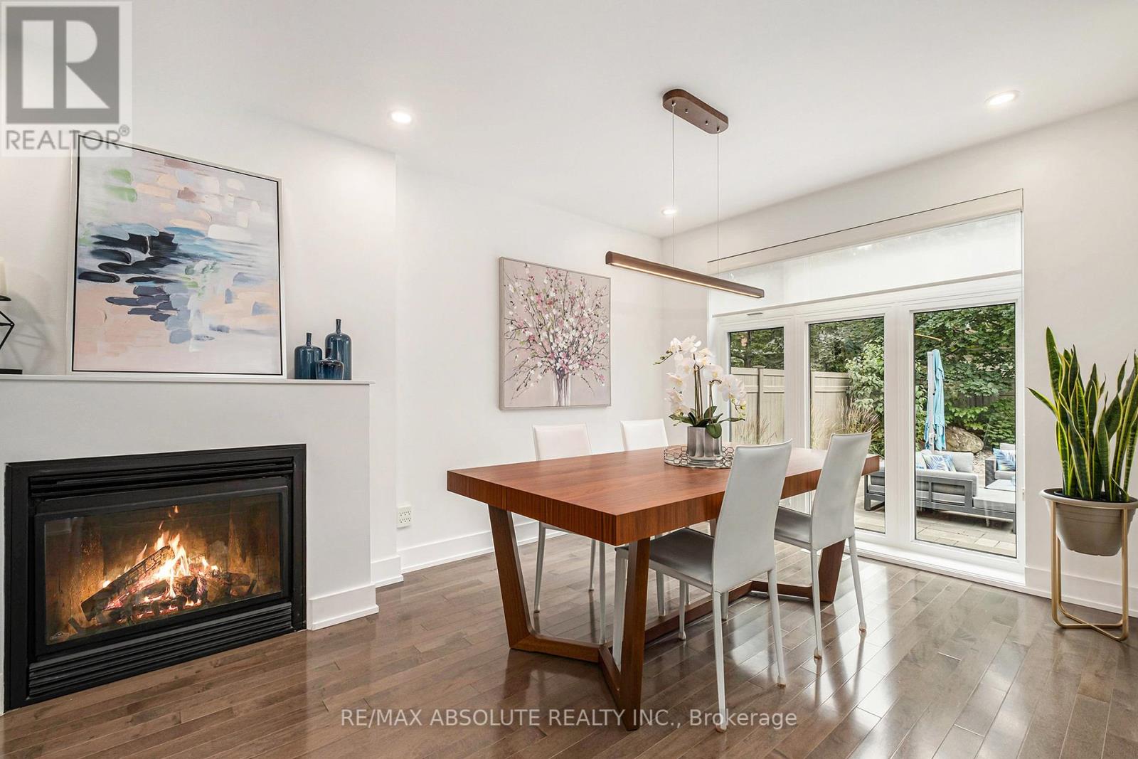 Photo 4 of 160 Begonia Avenue, Ottawa ON