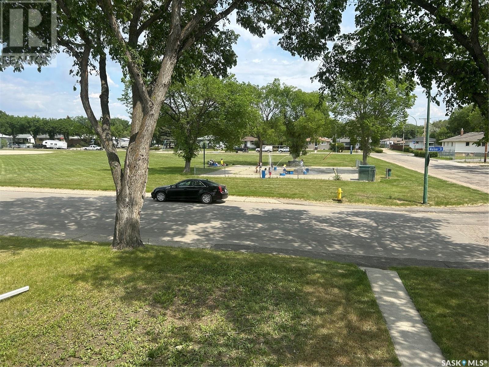 Single Family House Bi-level for Sale in  WALKER STREET Regina 