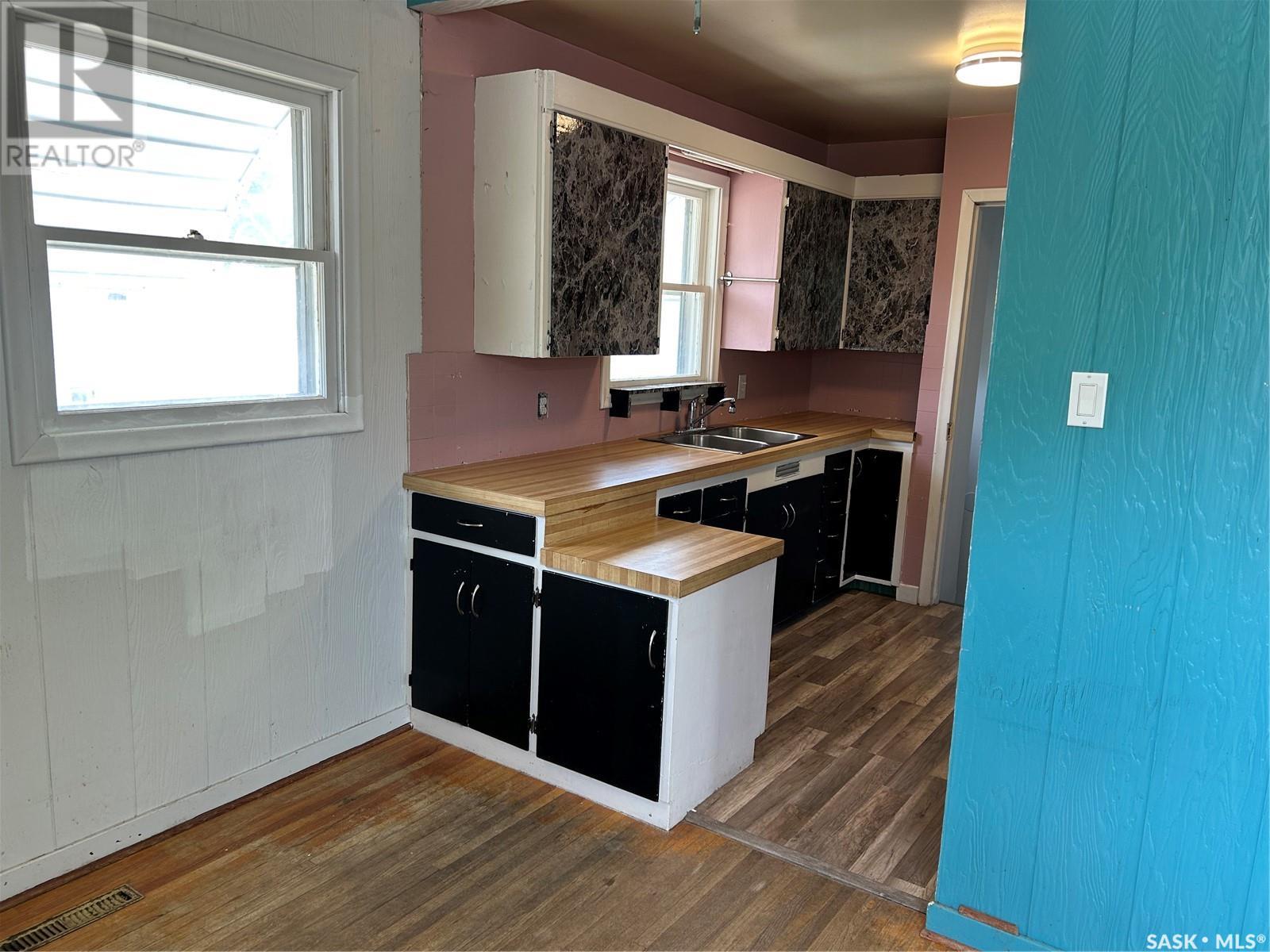 Single Family House Bi-level for Sale in  WALKER STREET Regina 