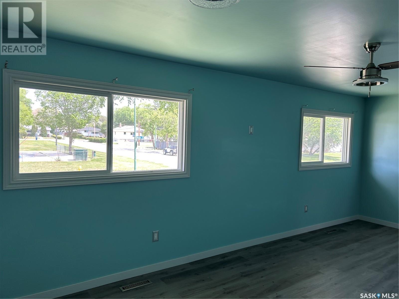 Single Family House Bi-level for Sale in  WALKER STREET Regina 